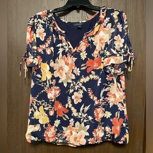 Tamara H floral top. Short sleeve. XL